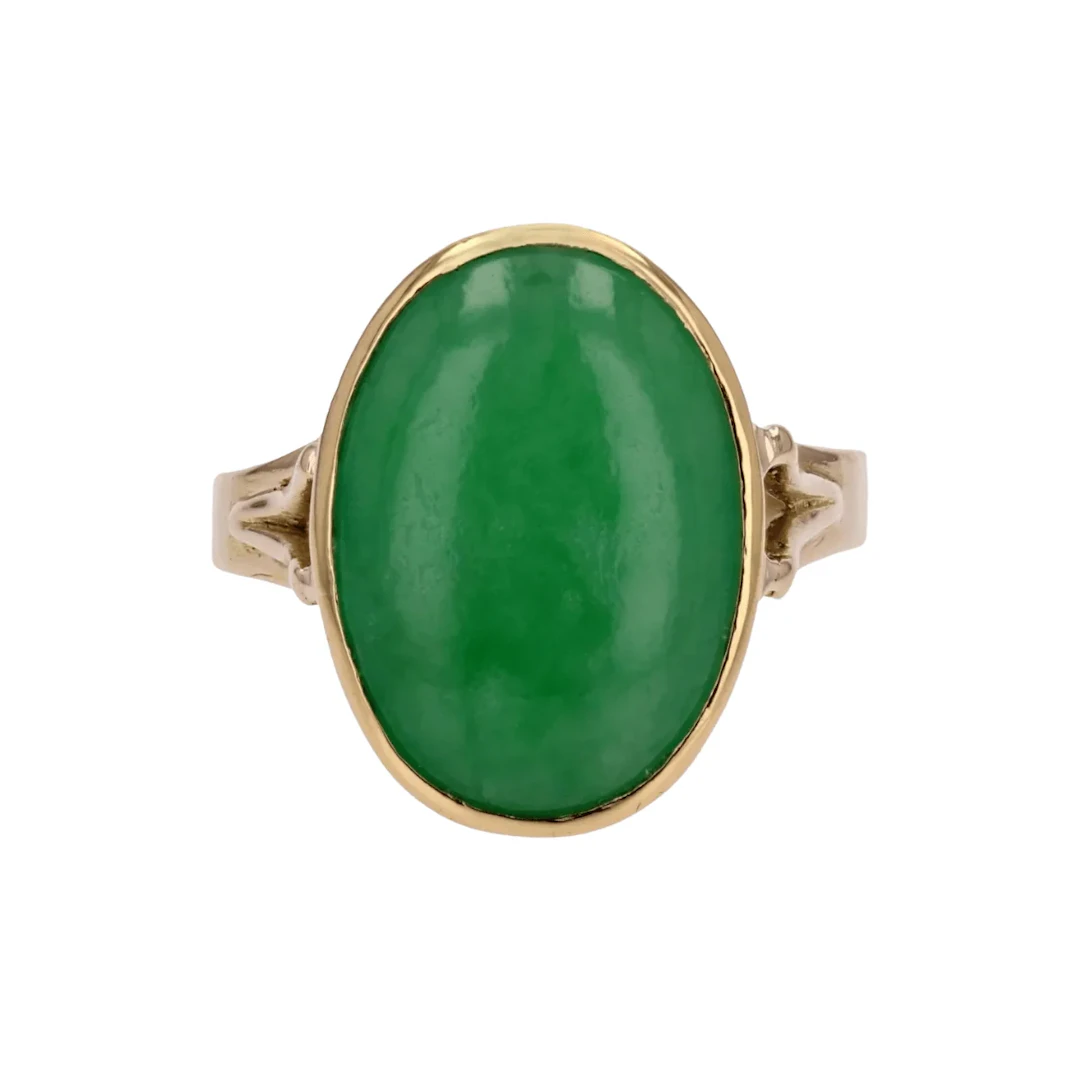 Cocktail ring in yellow gold and jade