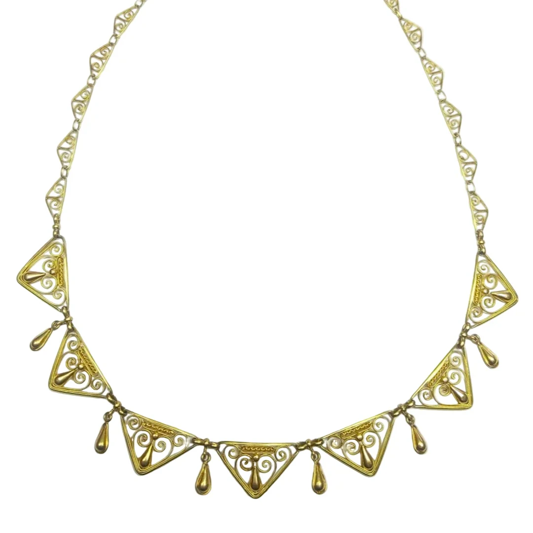 Draperie necklace in yellow gold