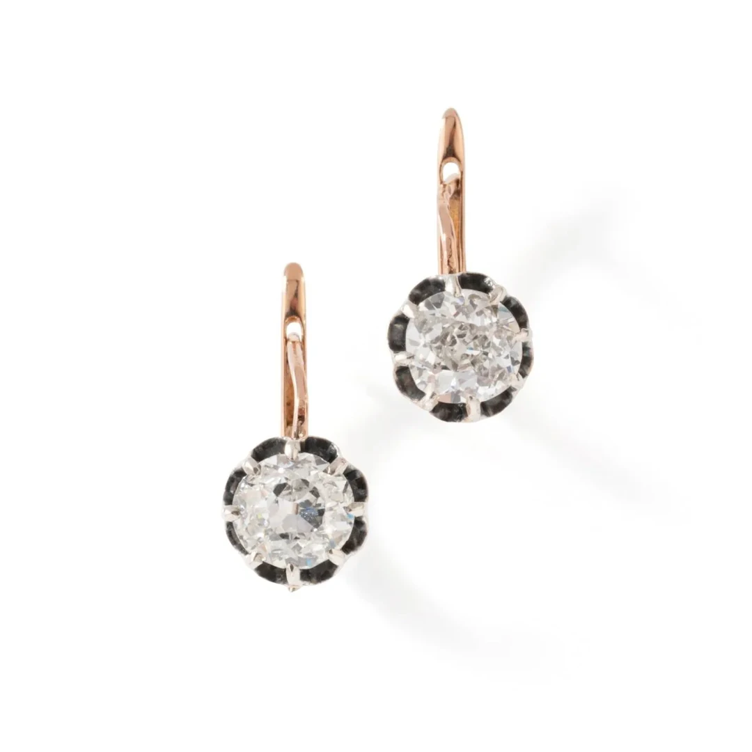 Sleeper earrings in pink gold and diamonds