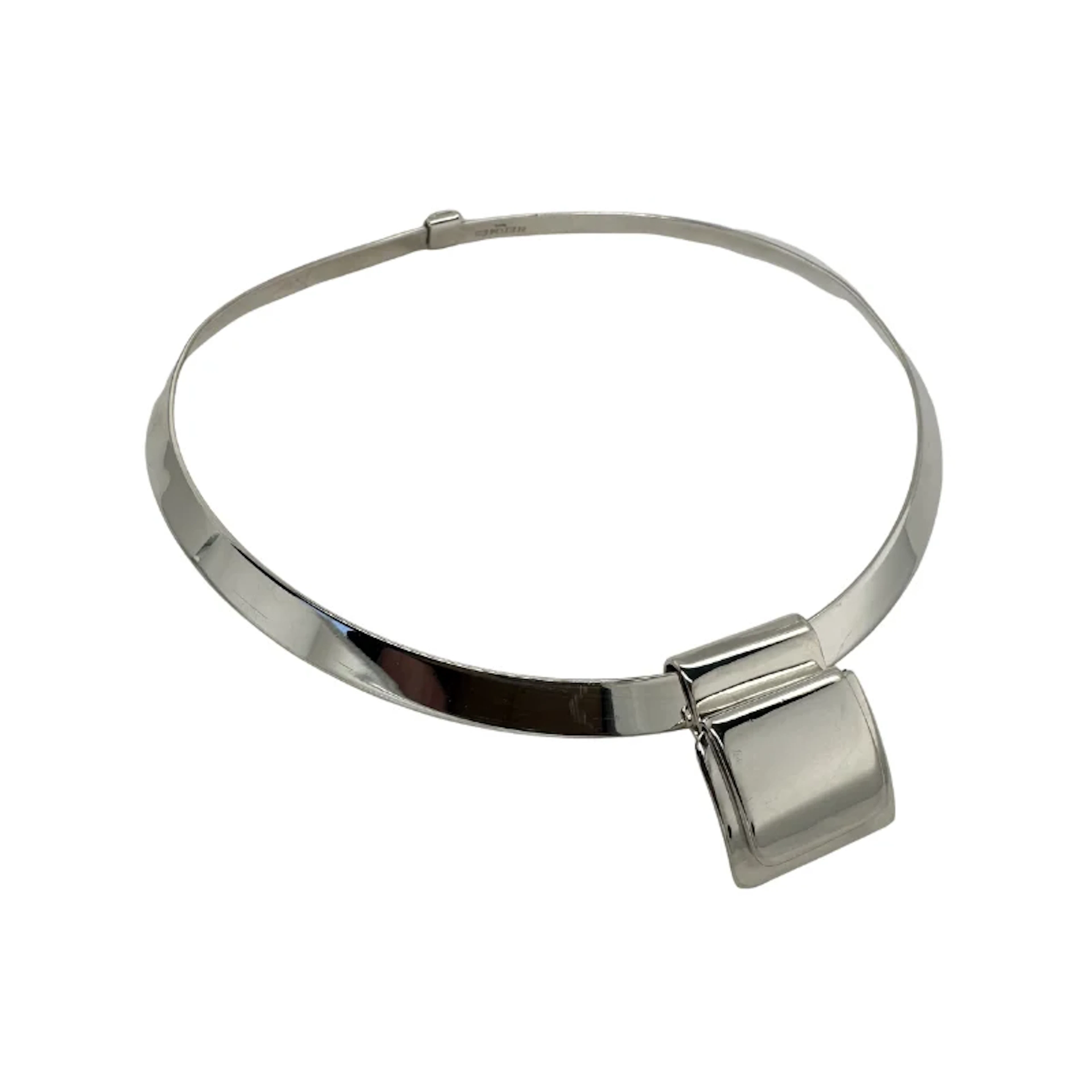 HERMÈS "Pliage" Torque Necklace in Silver