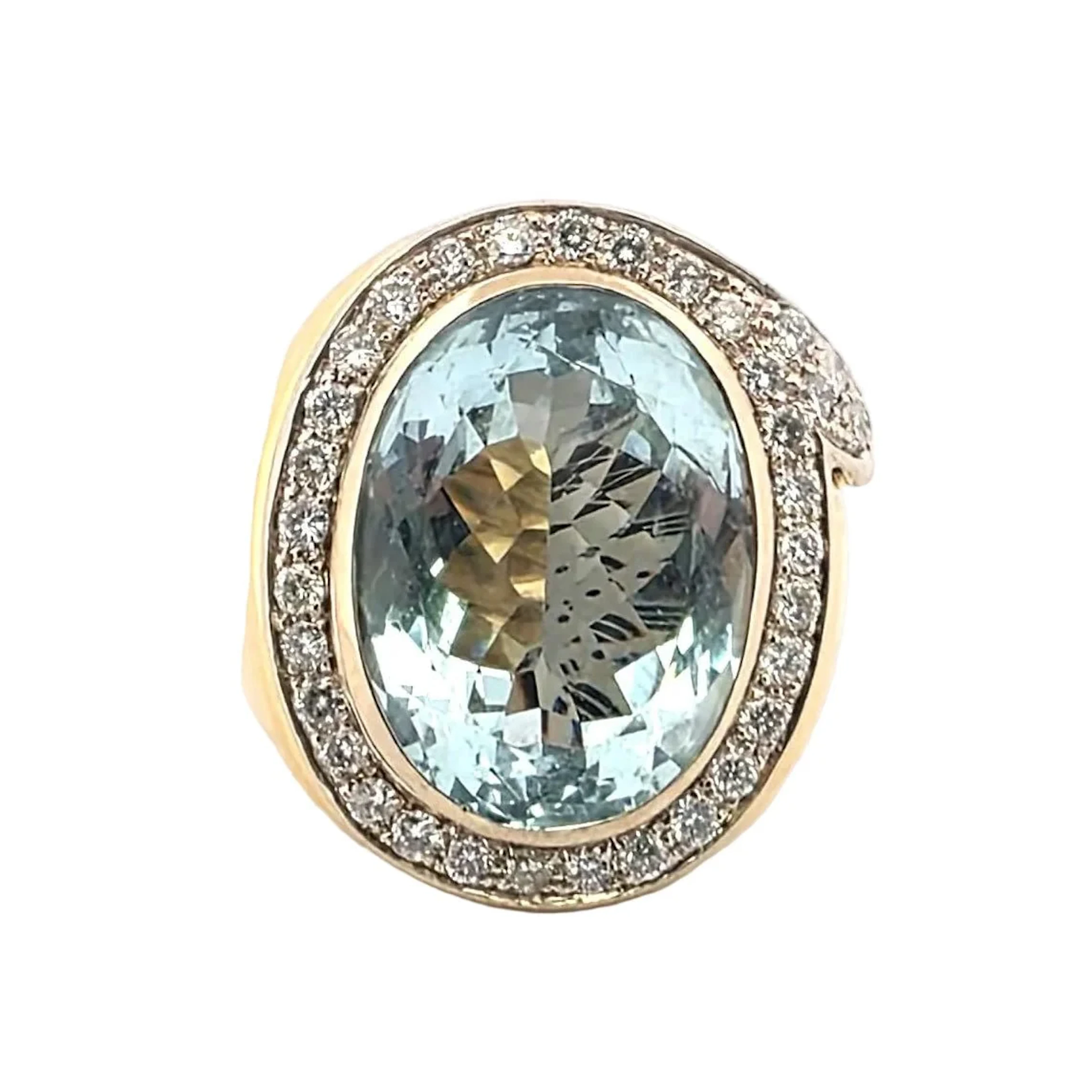 Cocktail Ring in Yellow gold, Aquamarine and Diamonds