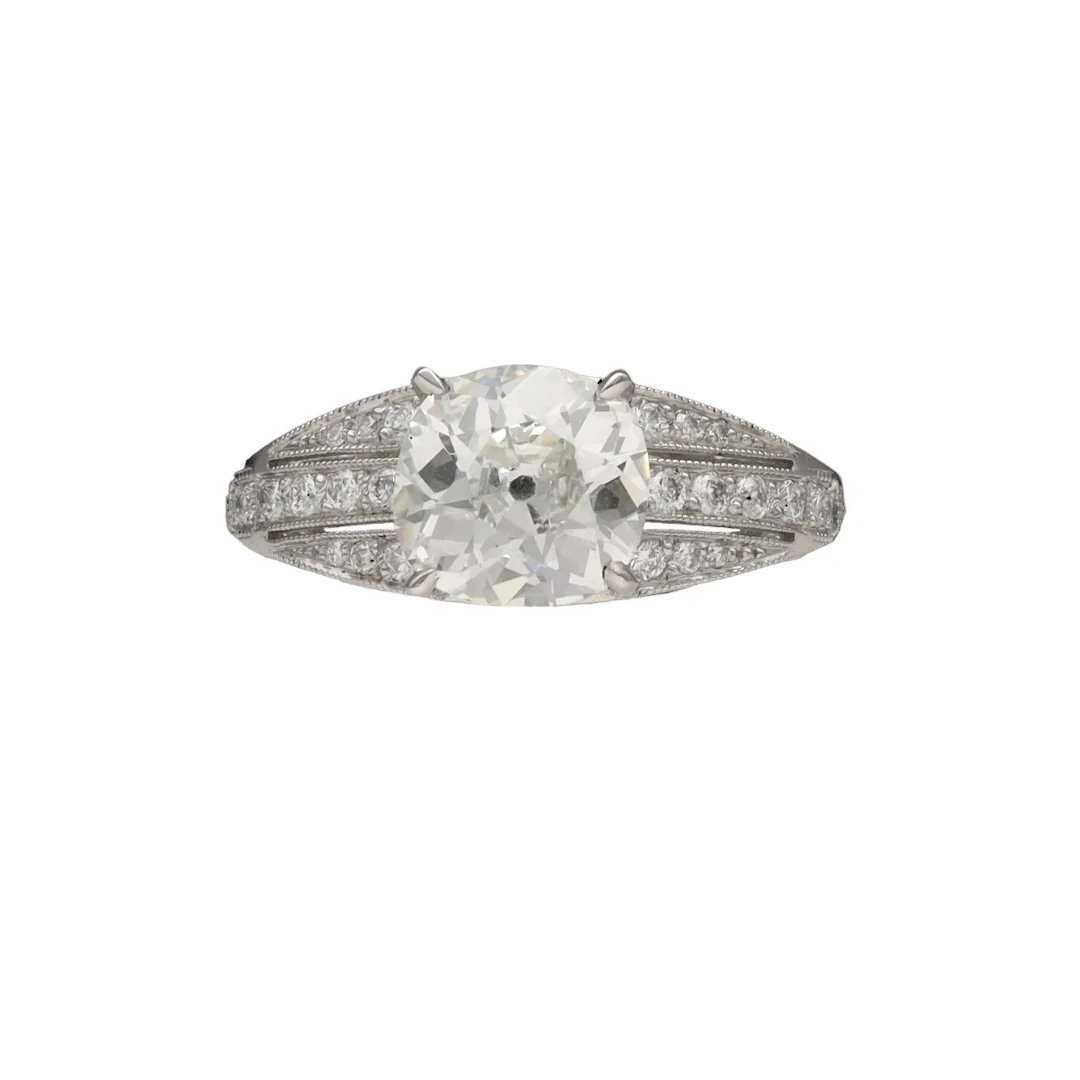 Solitaire ring in platinum and diamonds
