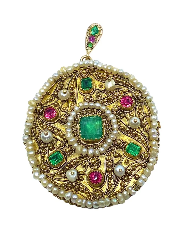 Pendentif en or jaune, émeraude et perles