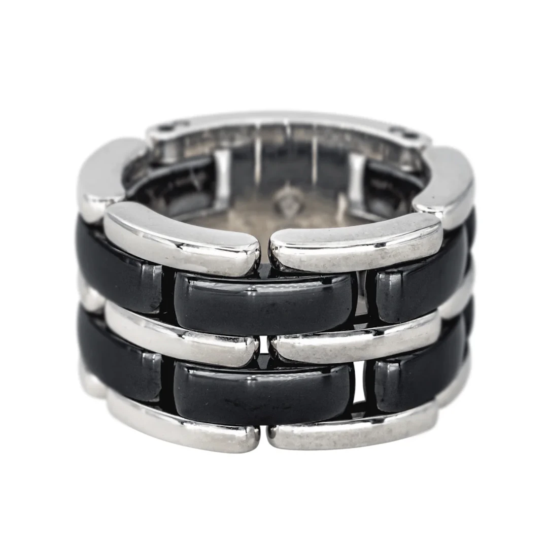 CHANEL "Ultra" Band Ring in white gold and ceramic