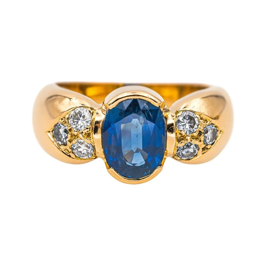 Yellow gold, sapphire and diamond ring