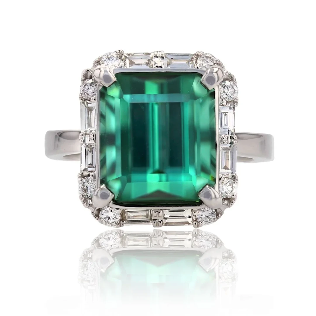 Entourage ring in white gold, tourmaline and diamonds