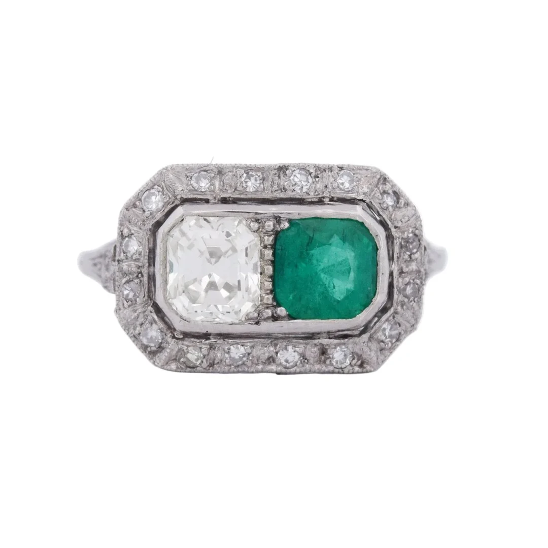 Ring Toi & Moi in paltinium, emerald and diamonds