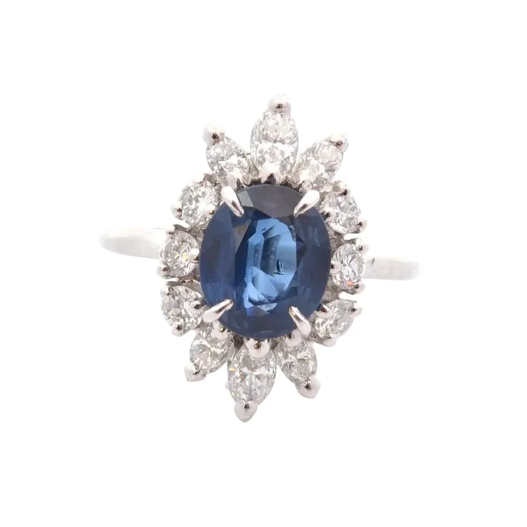 Marguerite ring in platinum, sapphire and diamonds