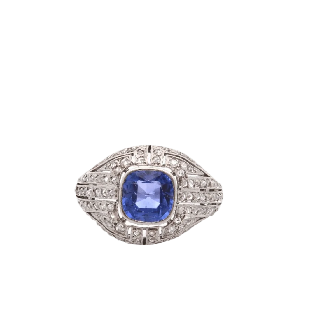 Dome ring in platinum, sapphire and diamonds