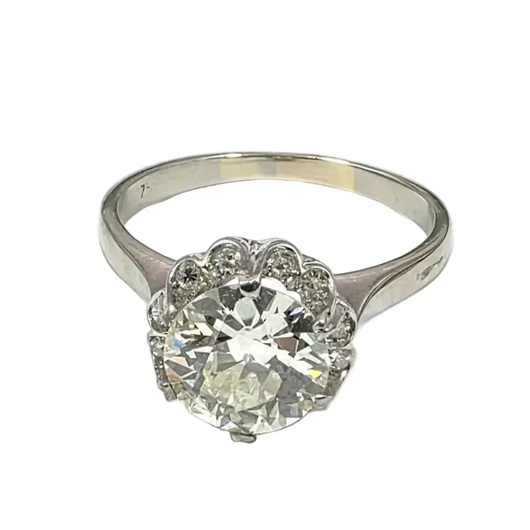 White Gold Solitaire Ring with Diamonds