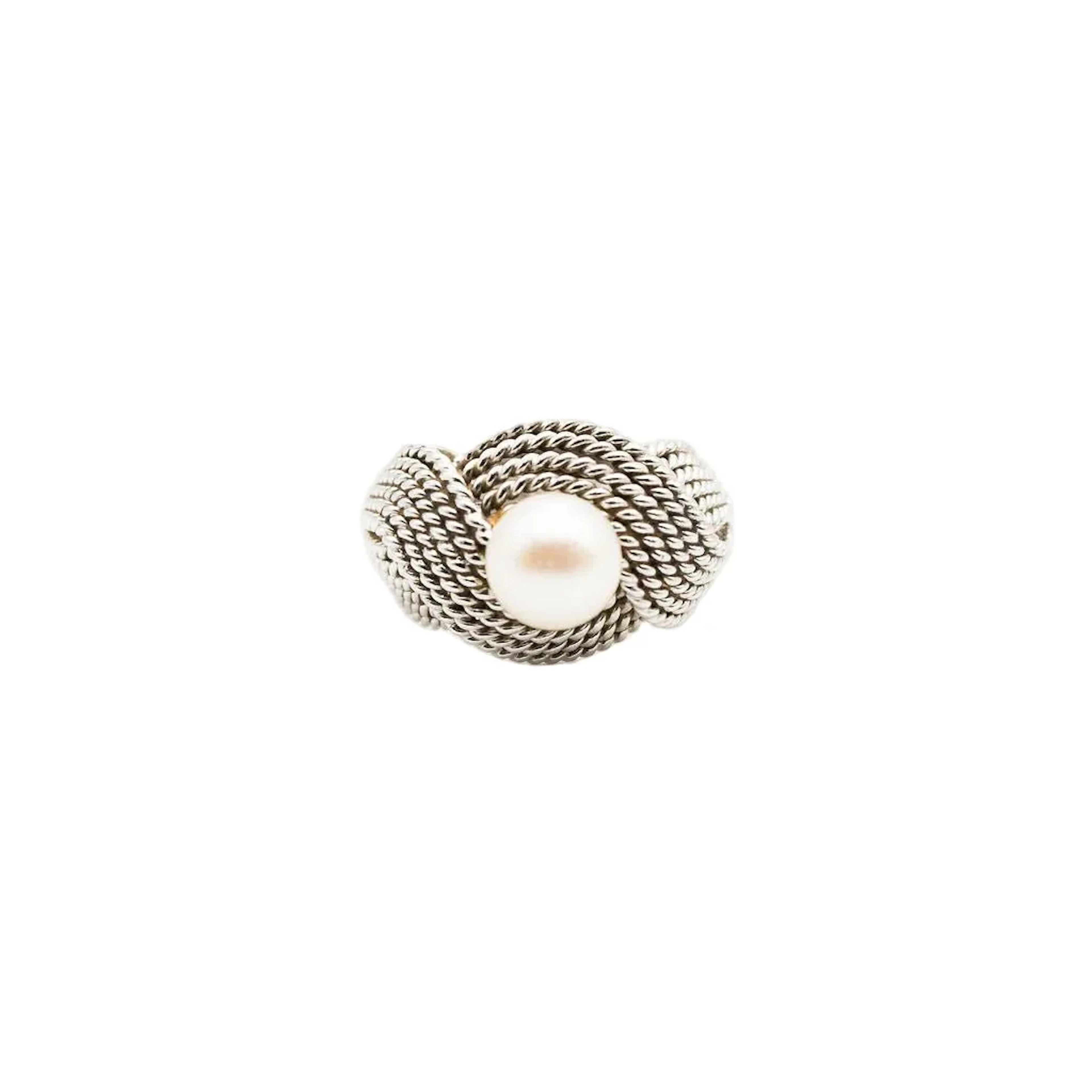 Ring in white gold and pearl