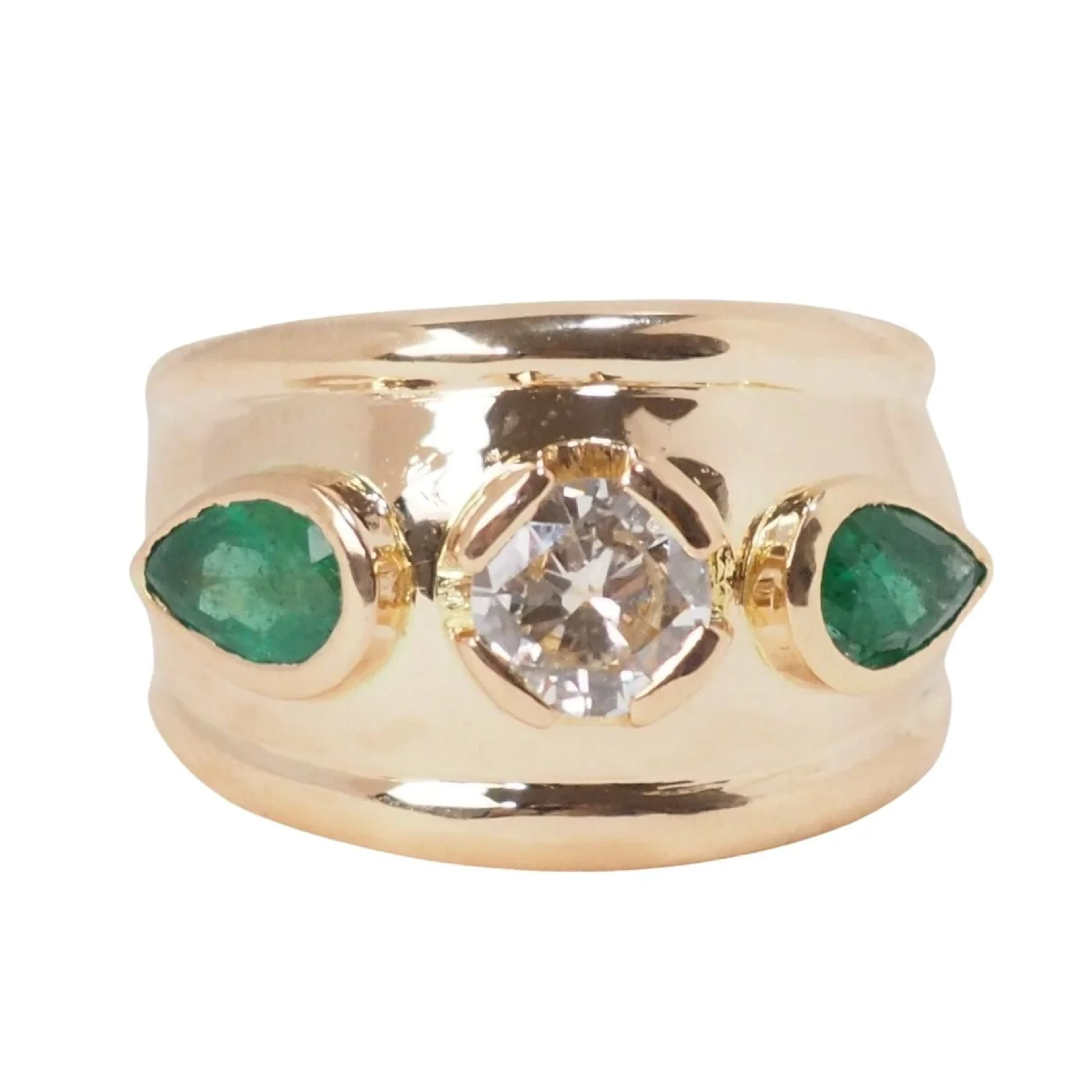 Jonc ring in yellow gold, emeralds and diamonds