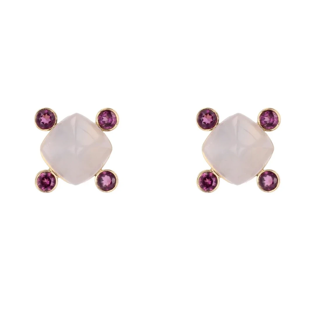Stud earrings in yellow gold, chalcedony and garnets