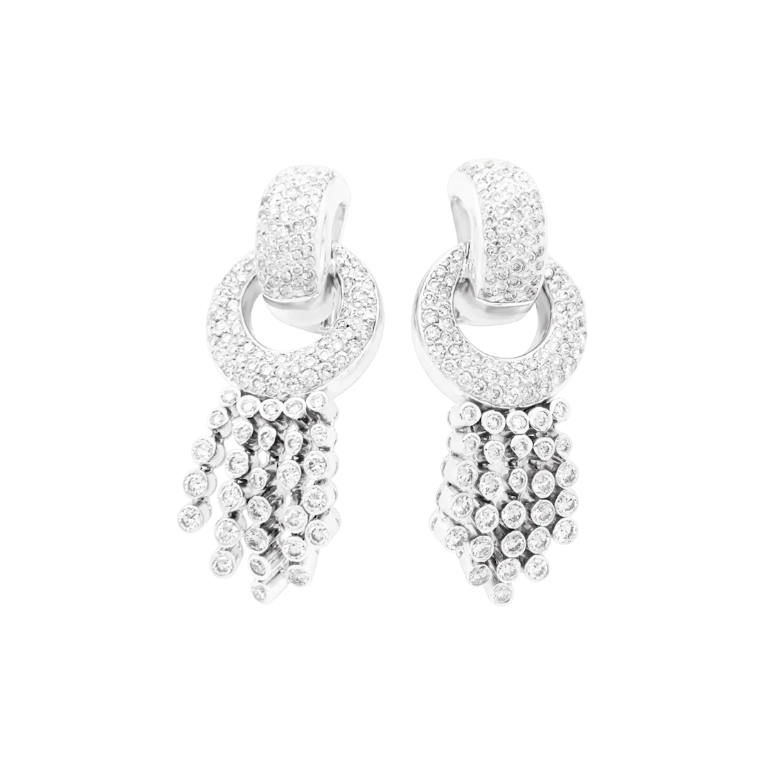 Boucles d'oreilles pendantes en or blanc et diamants