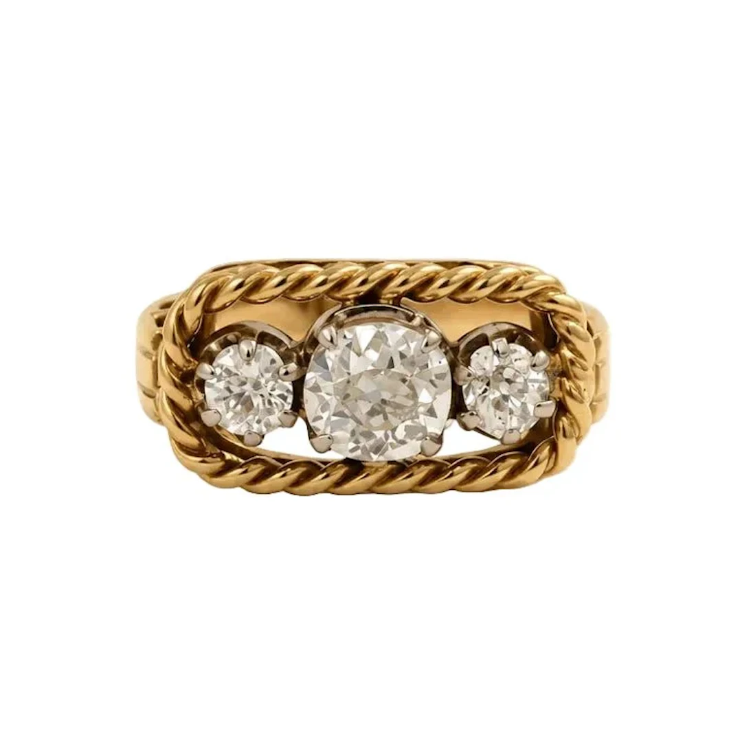 Trilogy Ring in Yellow Gold and Diamonds