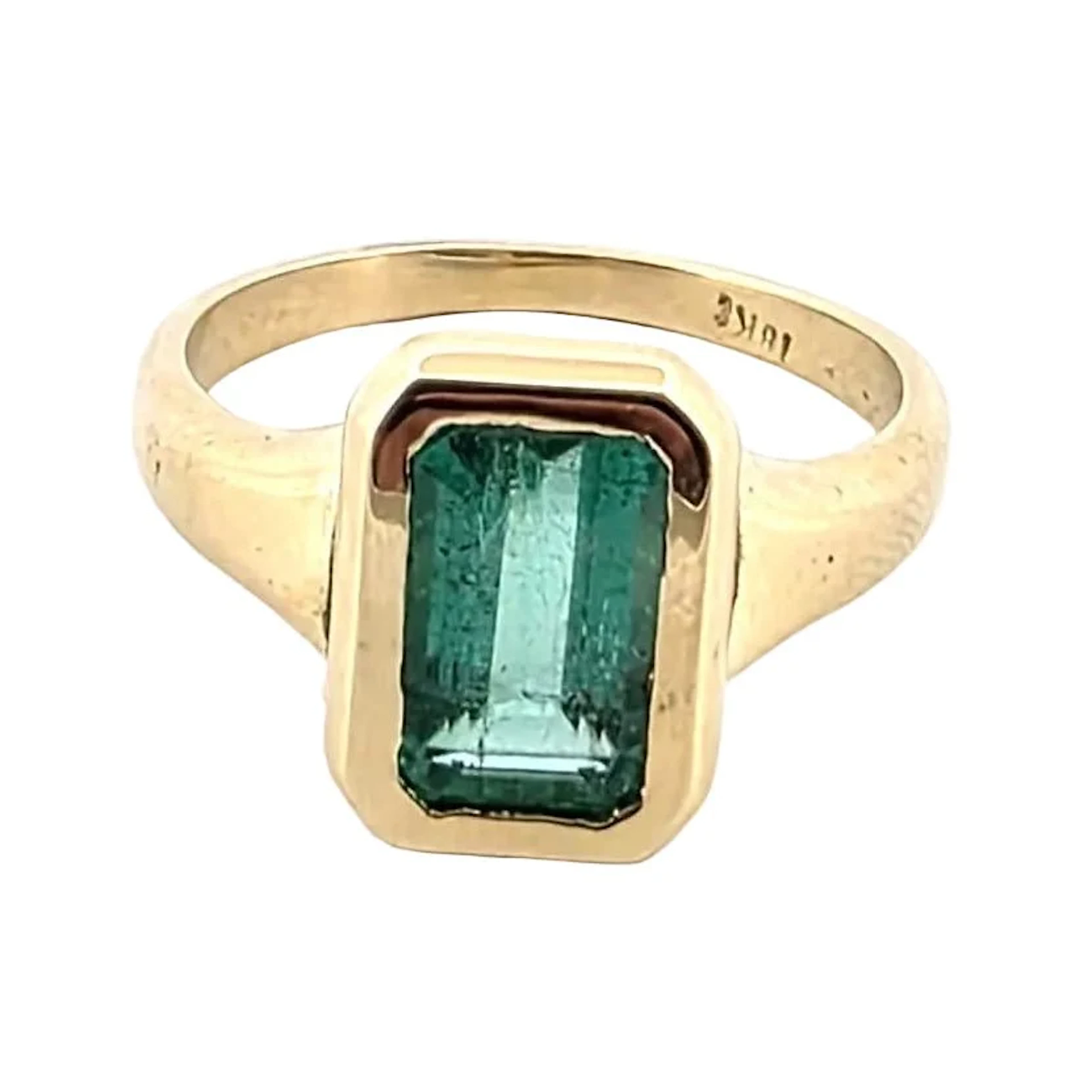Yellow Gold Solitaire Ring with Emerald