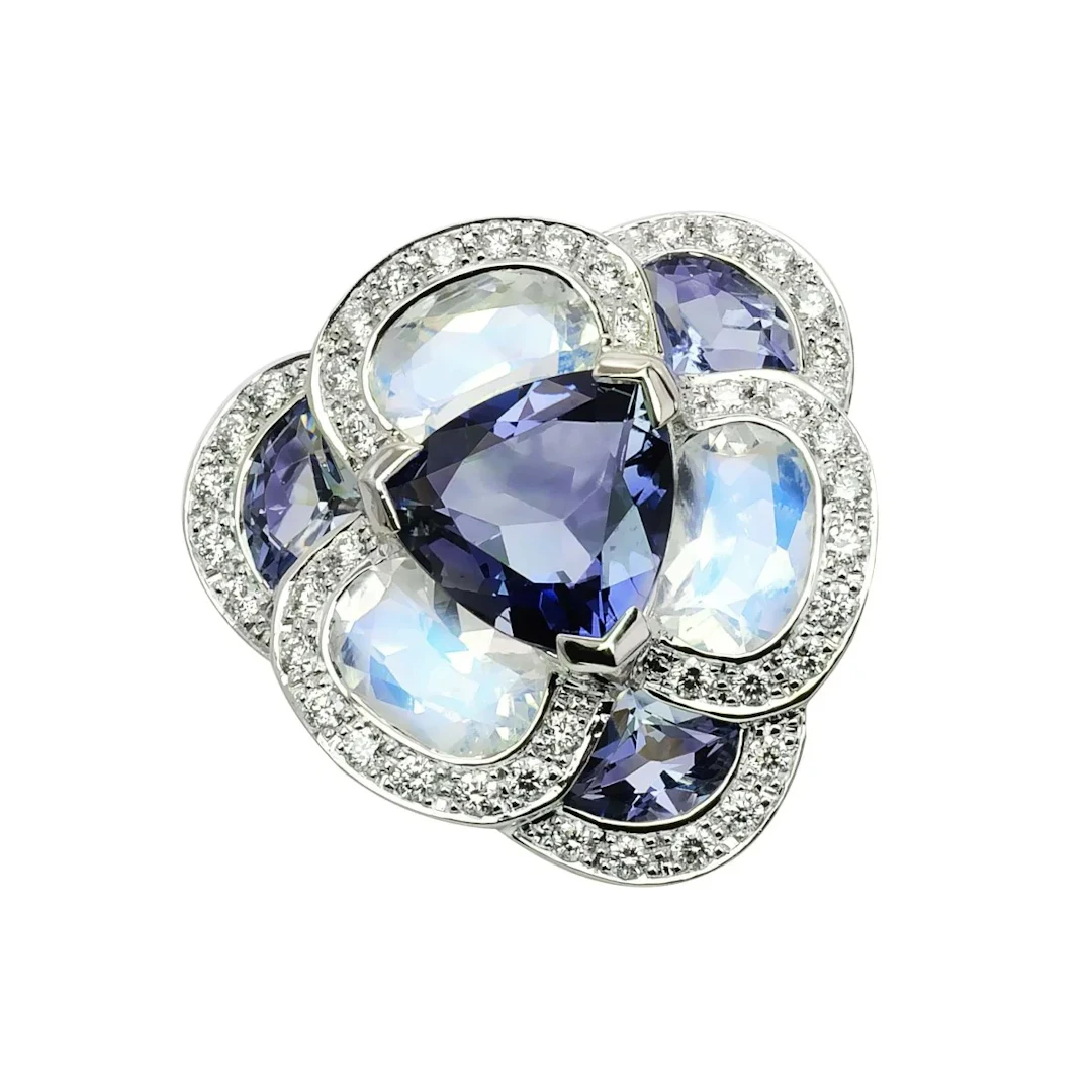 ISABELLE LANGLOIS "Flora Pensée" Entourage Ring in white gold, moonstones