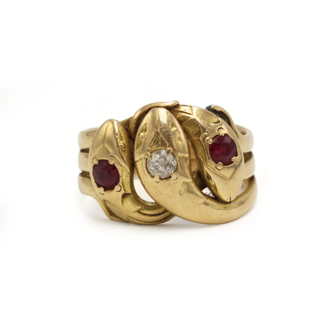 Yellow gold ring with rubies and diamonds