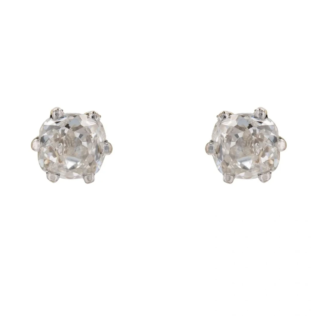 Puces earrings in white gold and diamonds