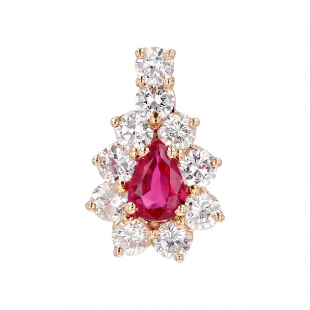 Pendant in yellow gold, rubies and diamonds