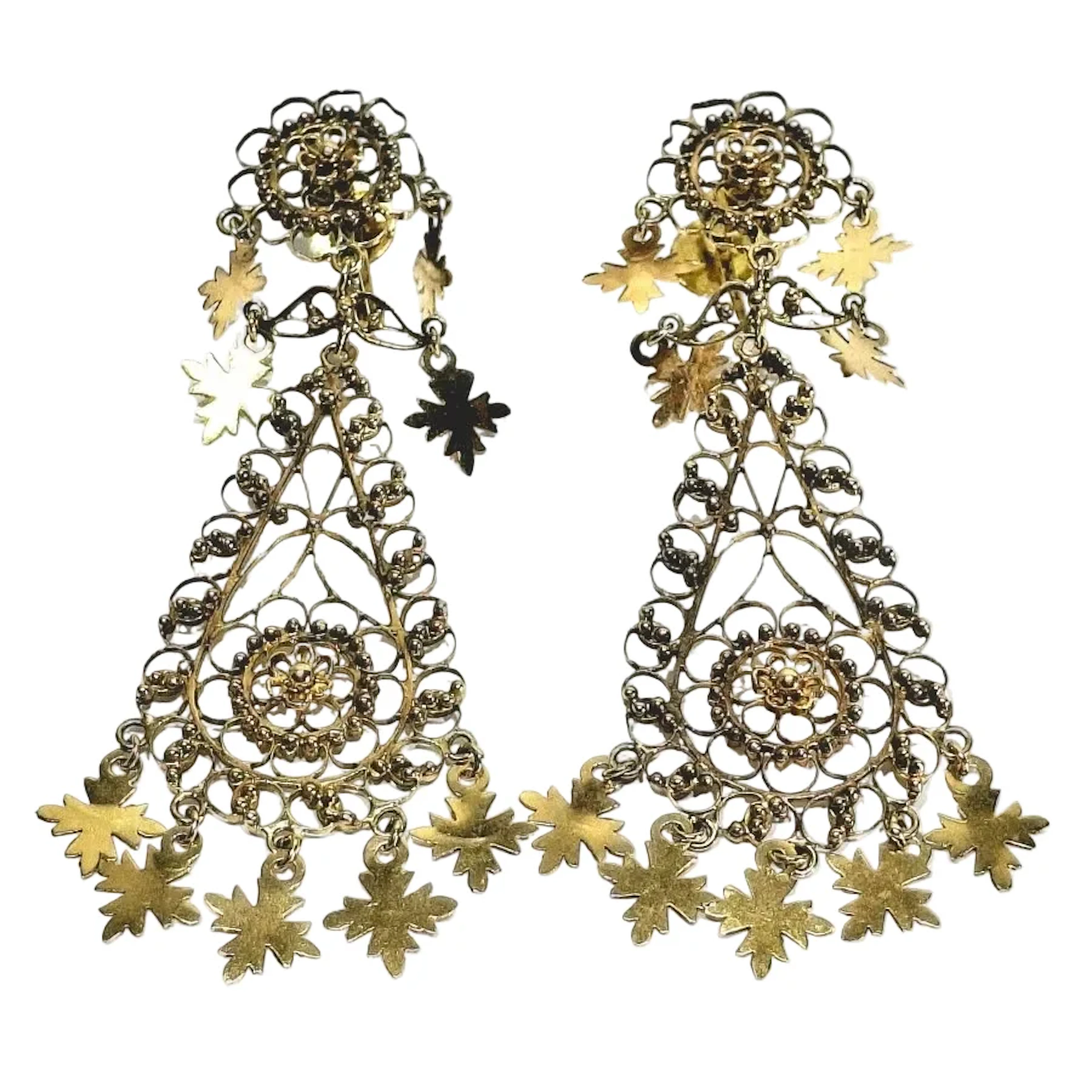 Pair of dangling earrings in rose gold