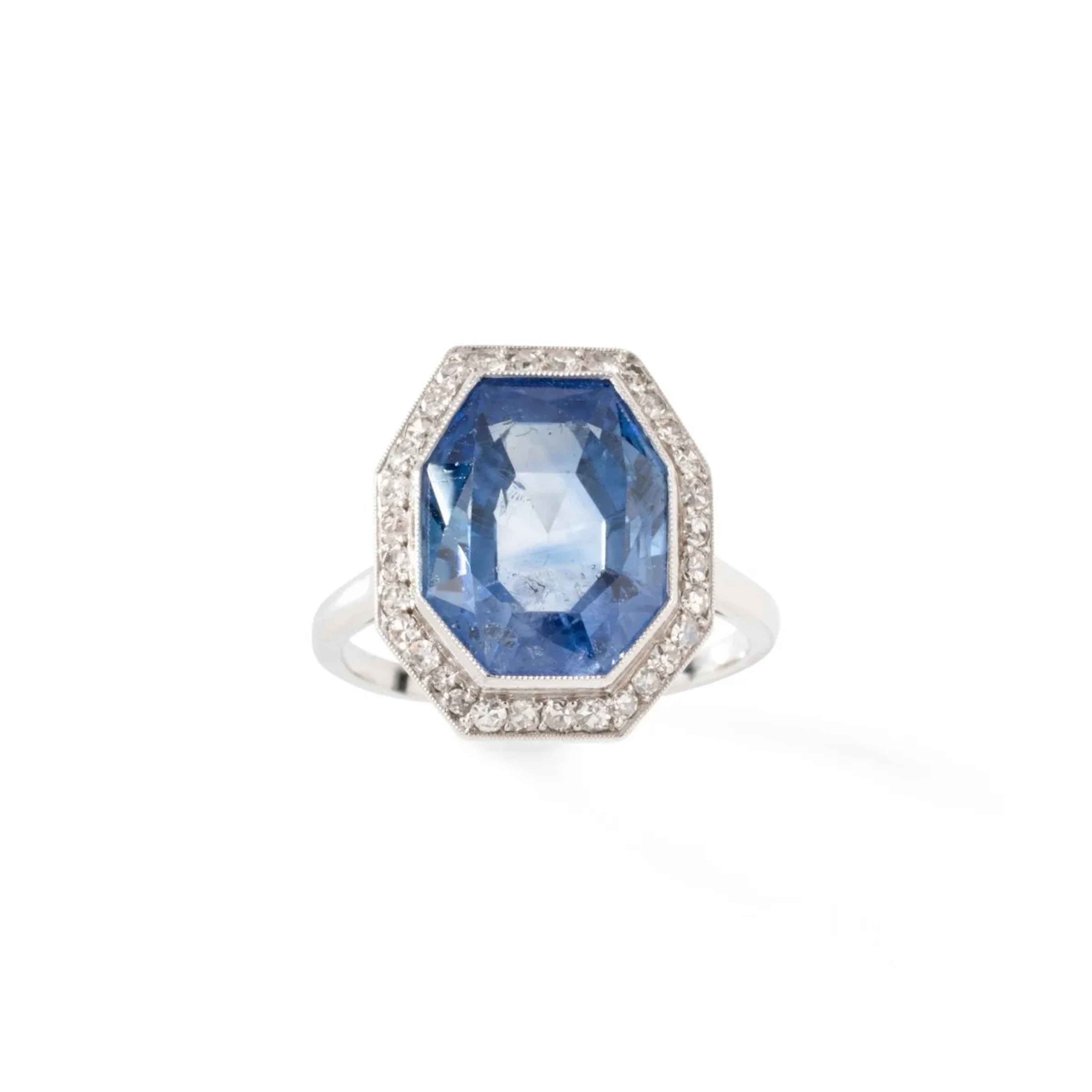 Art Deco ring in platinum, sapphire, and diamonds
