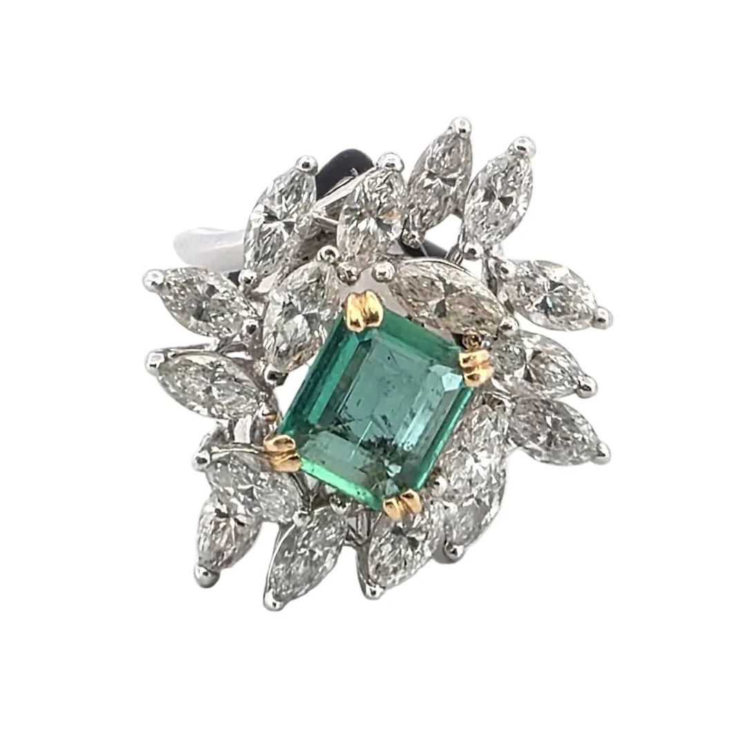 Marguerite Ring in White gold, Emerald and Diamonds