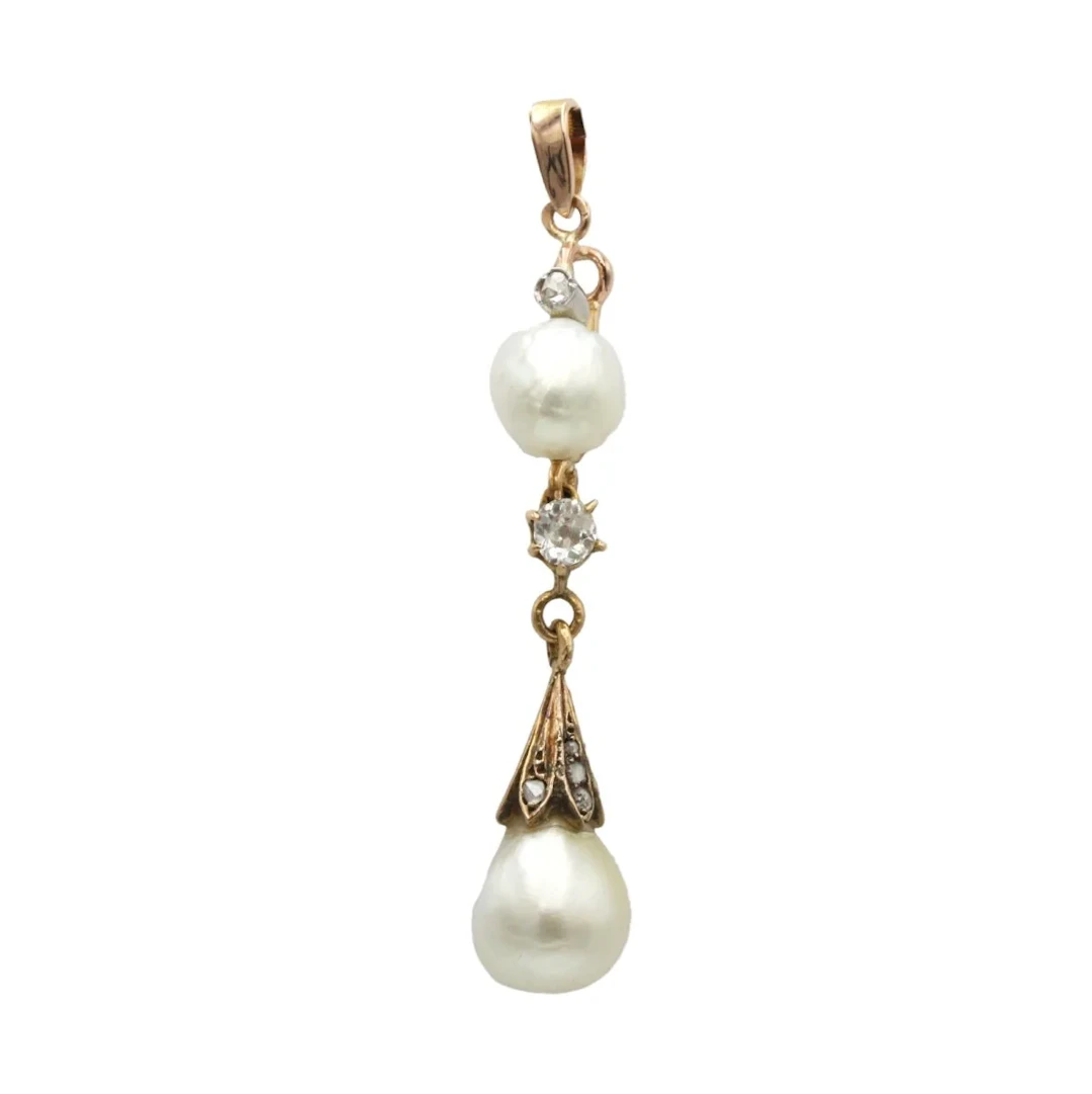 Rose gold pendant with pearls and diamonds