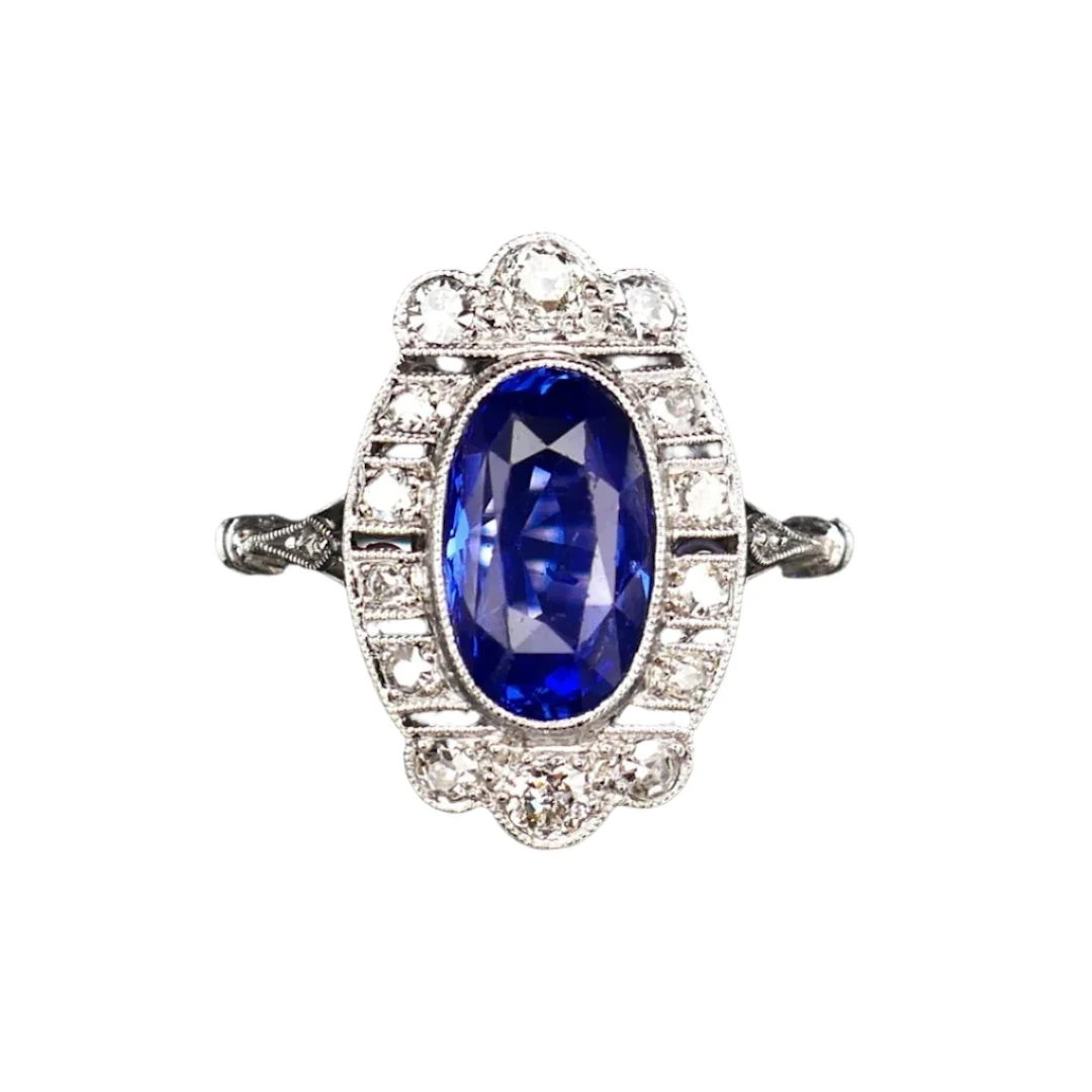 Art Deco ring in white gold, sapphire and diamonds