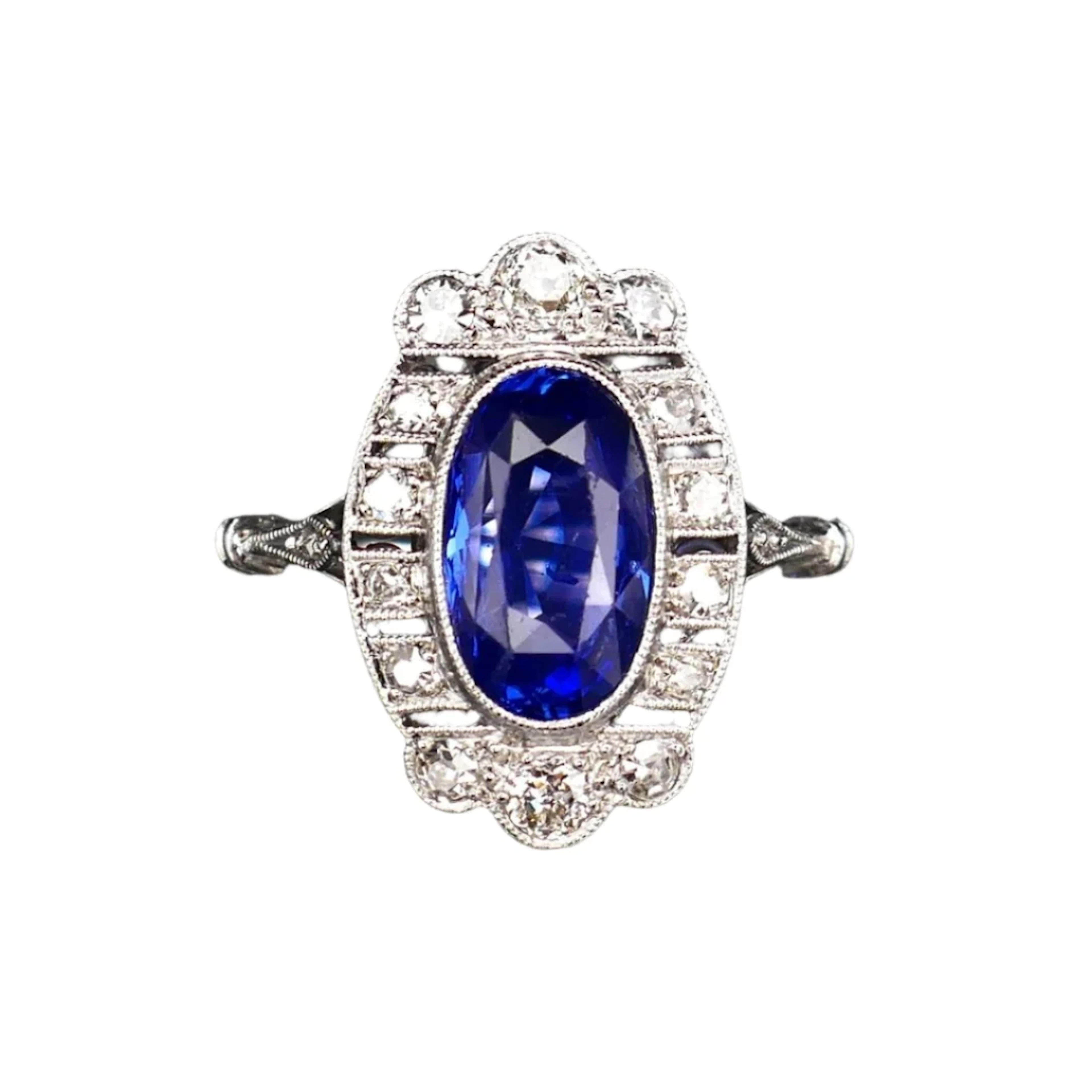 Art Deco ring in white gold, sapphire and diamonds