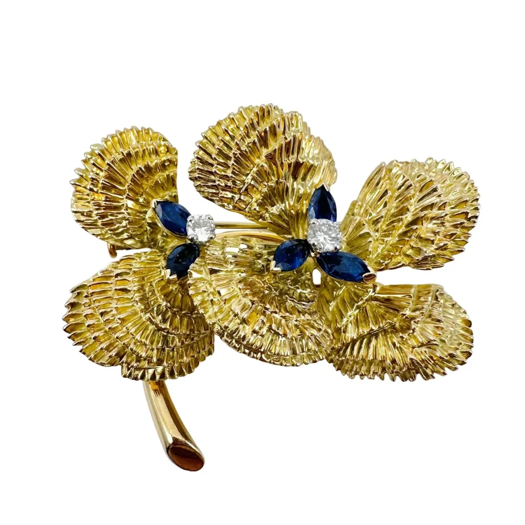 MAUBOUSSIN "Two flowers" Brooch in yellow gold, sapphires and diamonds