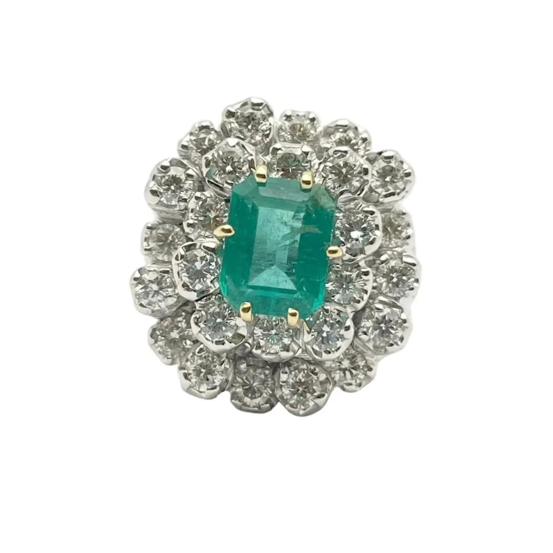Bague Entourage en or blanc, émeraude et diamants