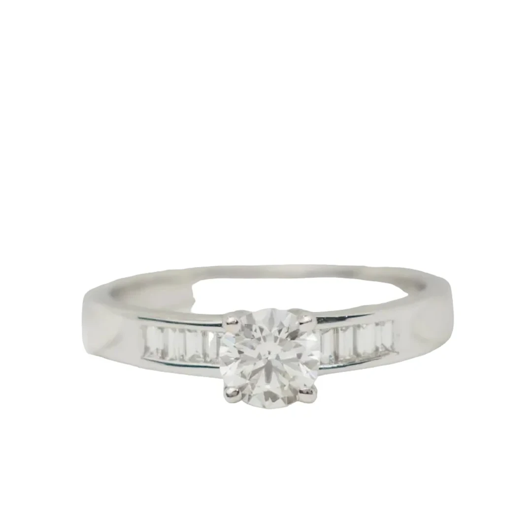 Ring Solitaire in white gold and diamonds