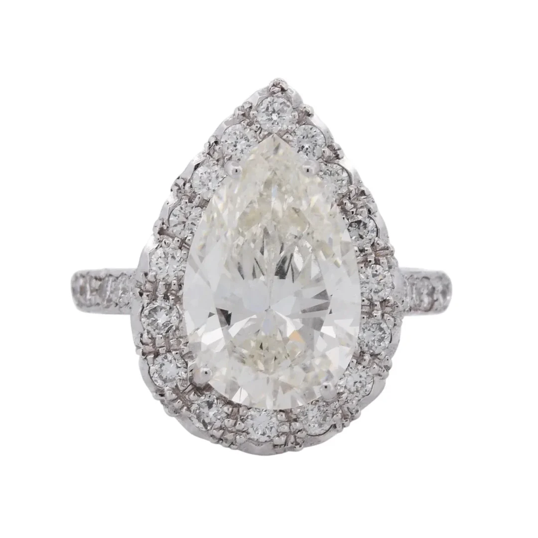 "Entourage" Ring in White Gold and Diamonds