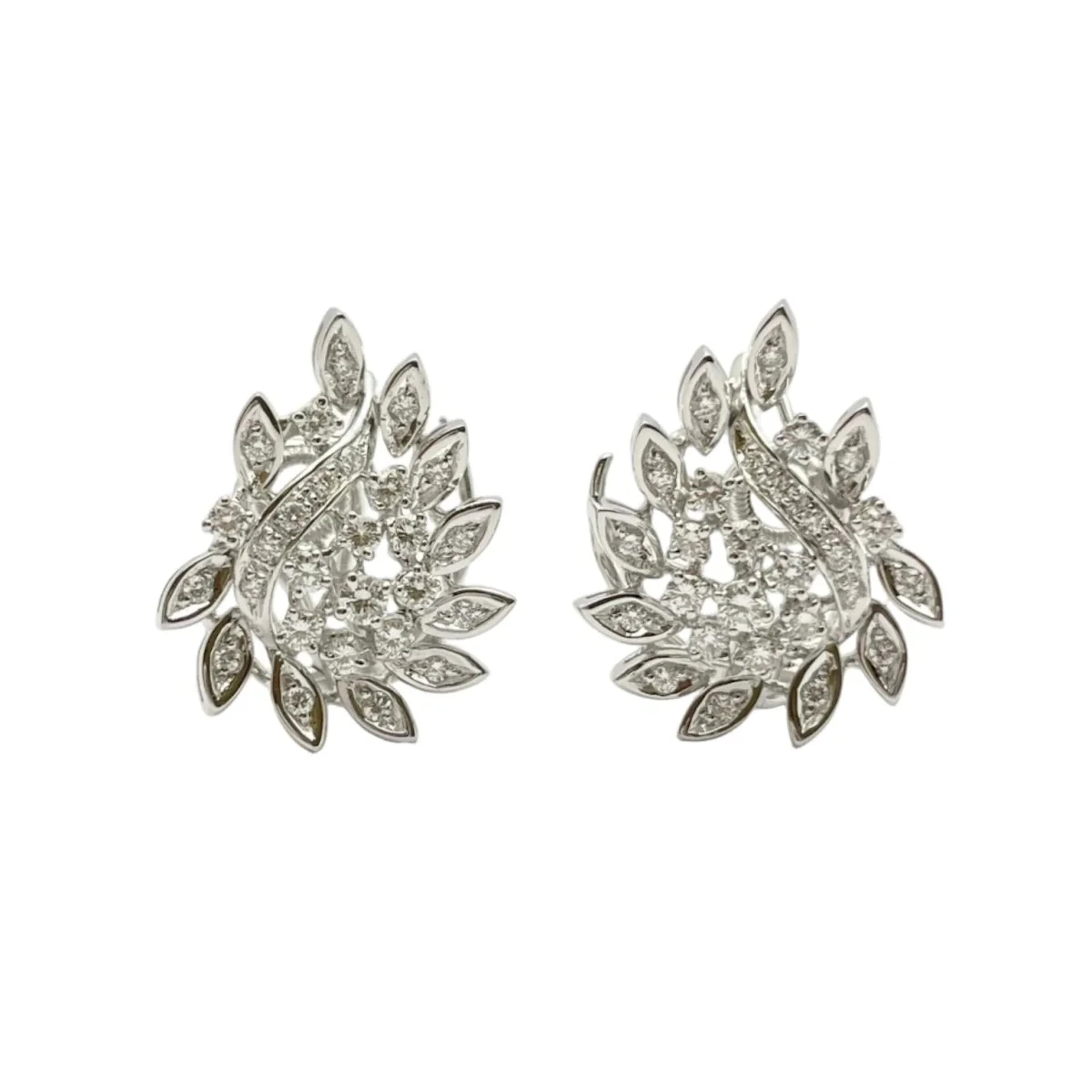 Clip-on earrings in white gold and diamonds