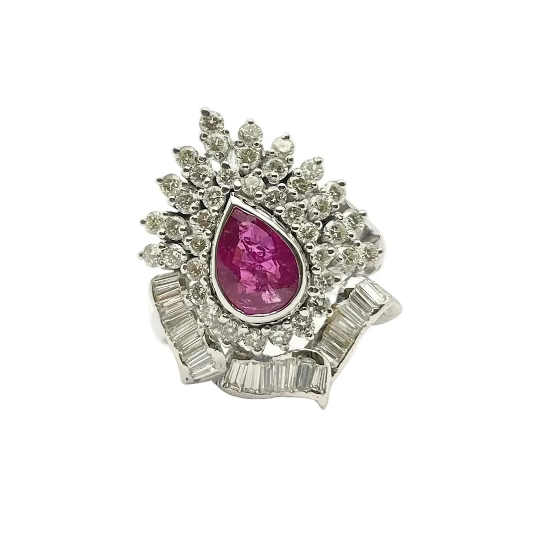 Bague Entourage en or blanc, rubis et diamants