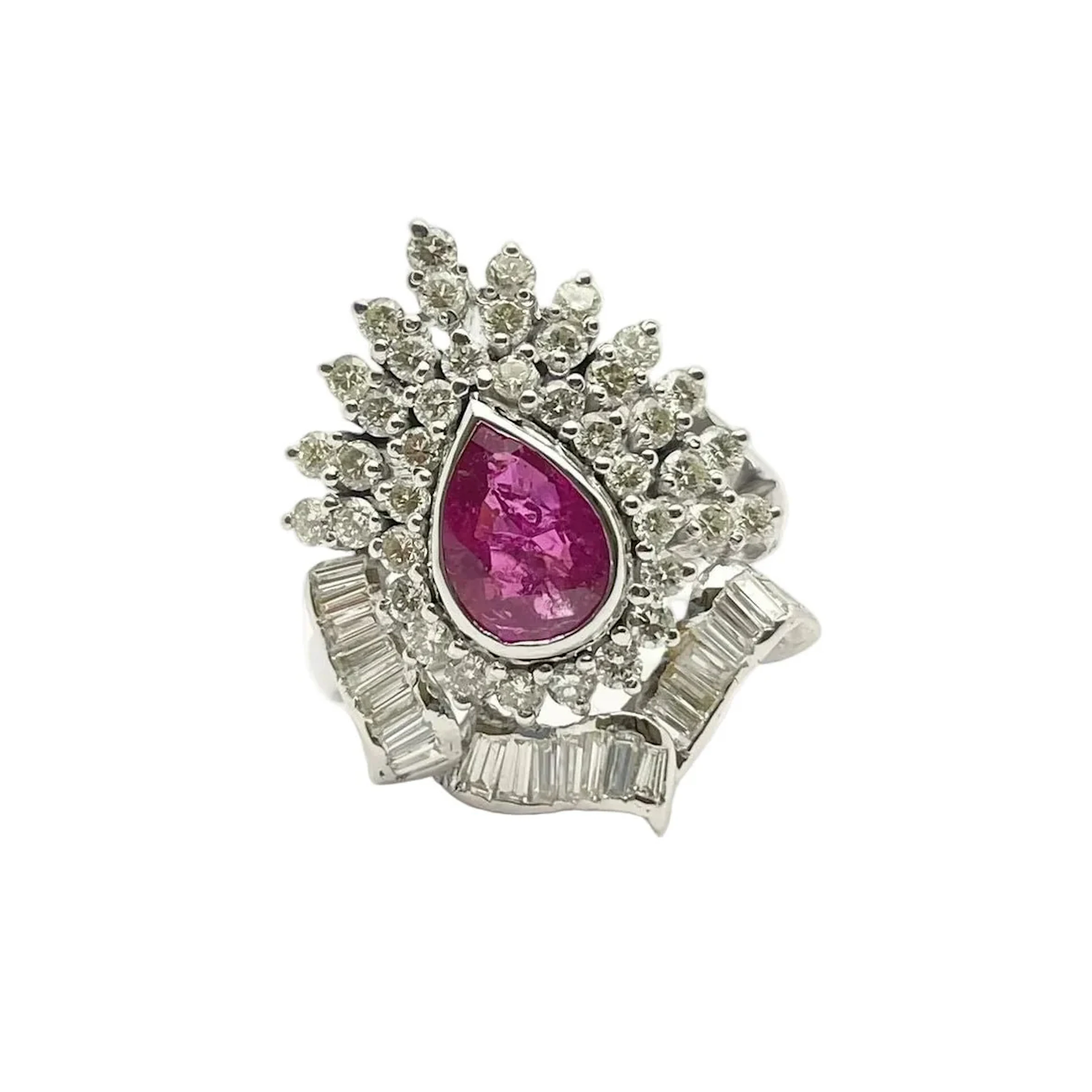 Bague Entourage en or blanc, rubis et diamants
