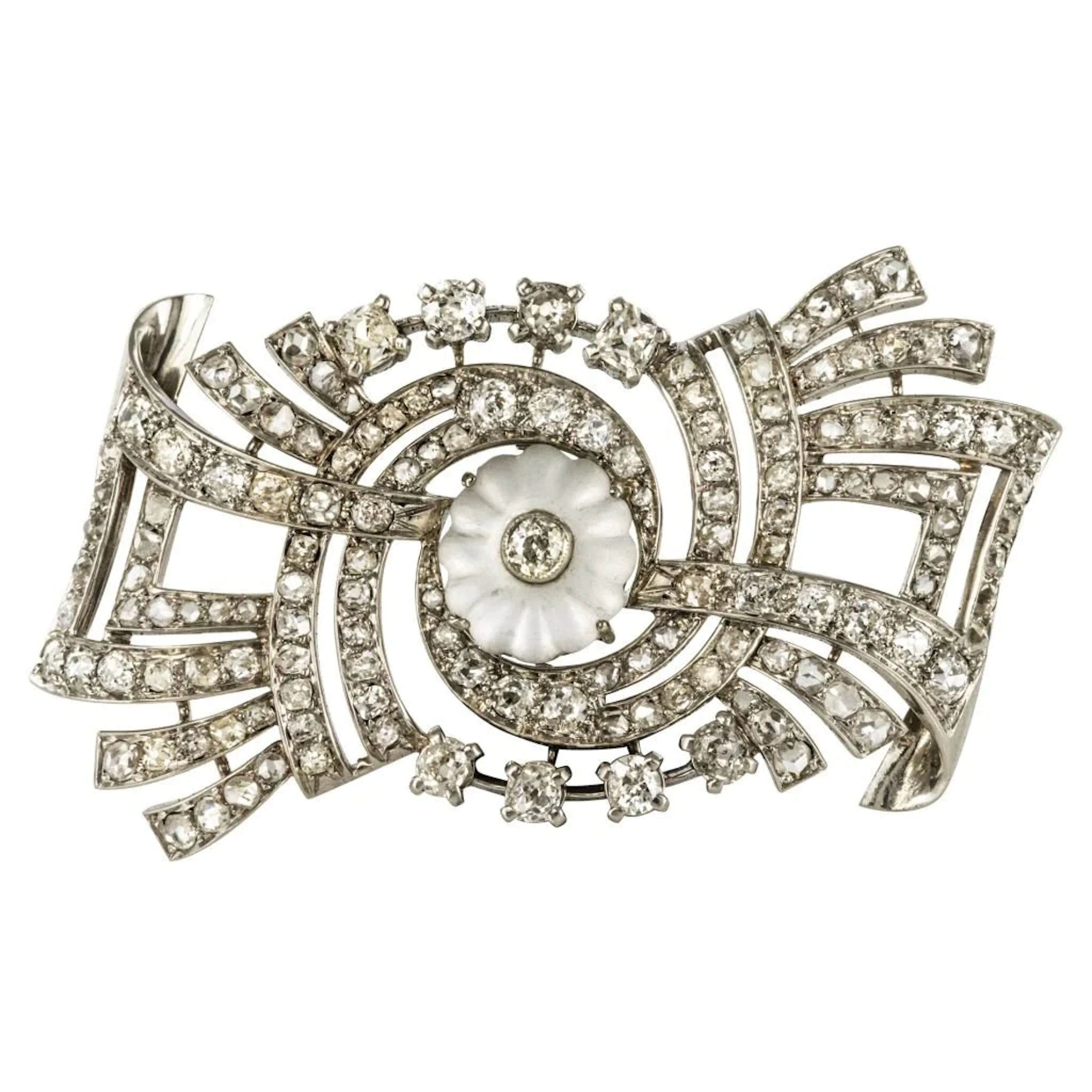 Brooch made of white gold, Platinum, and diamonds