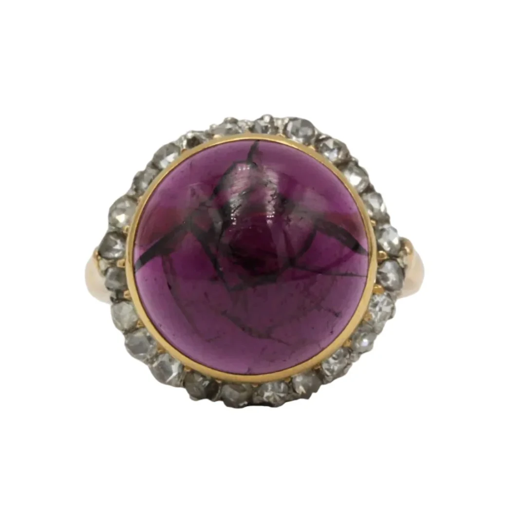 Ring Cocktail in yellow gold, garnet and diamonds