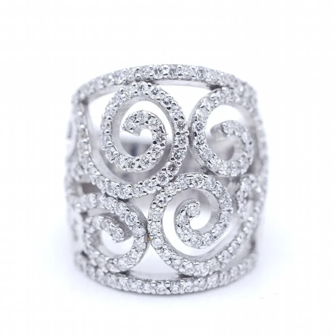 Ring at white gold and diamonds