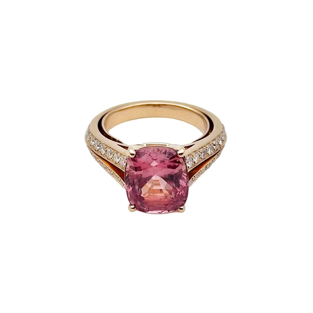 Solitaire ring in rose gold, spinel and diamonds