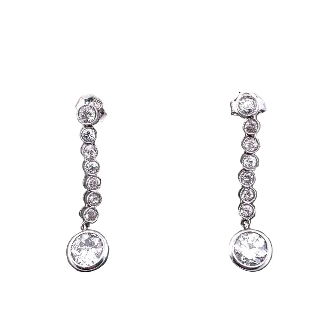 Dangling earrings in white gold and diamonds