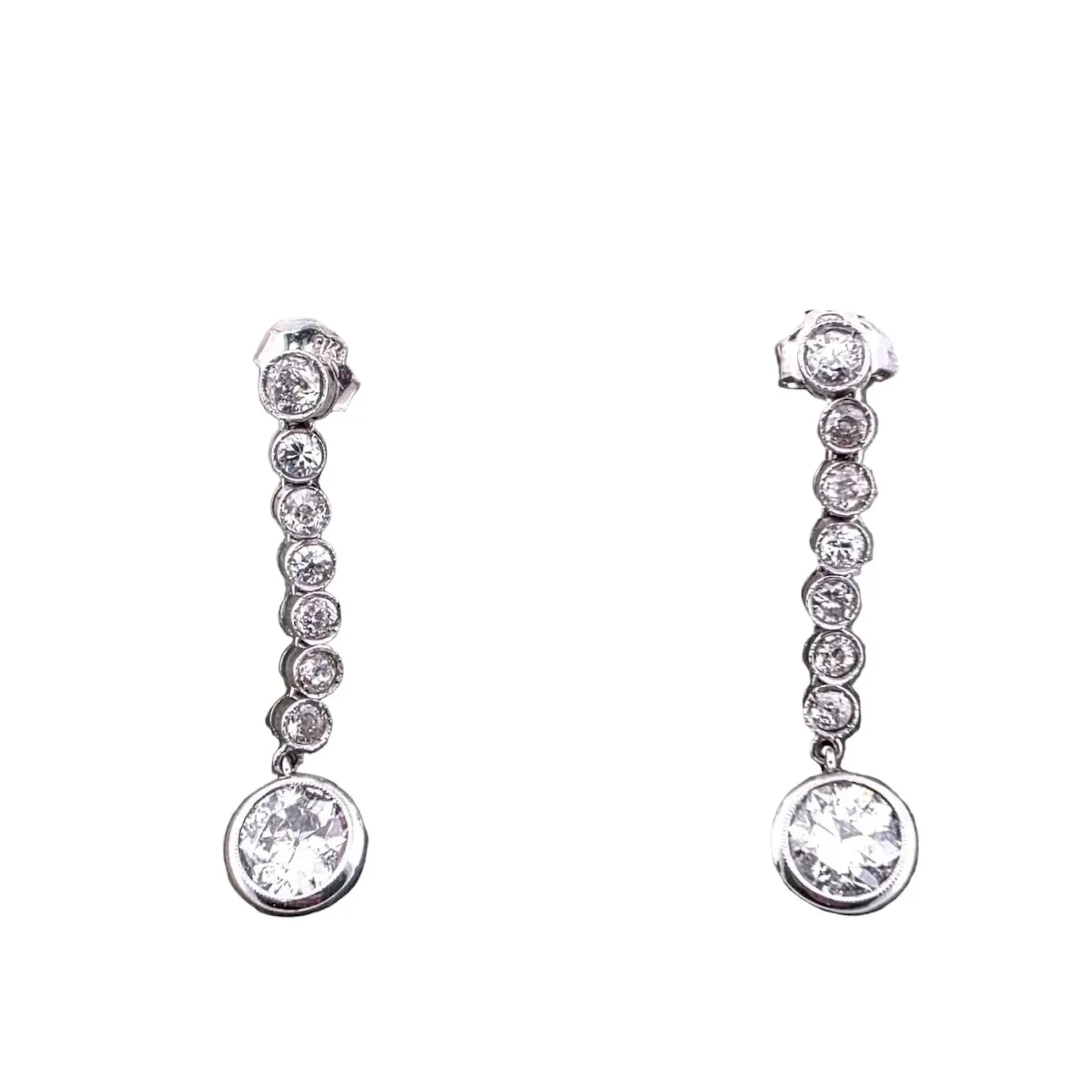 Dangling earrings in white gold and diamonds