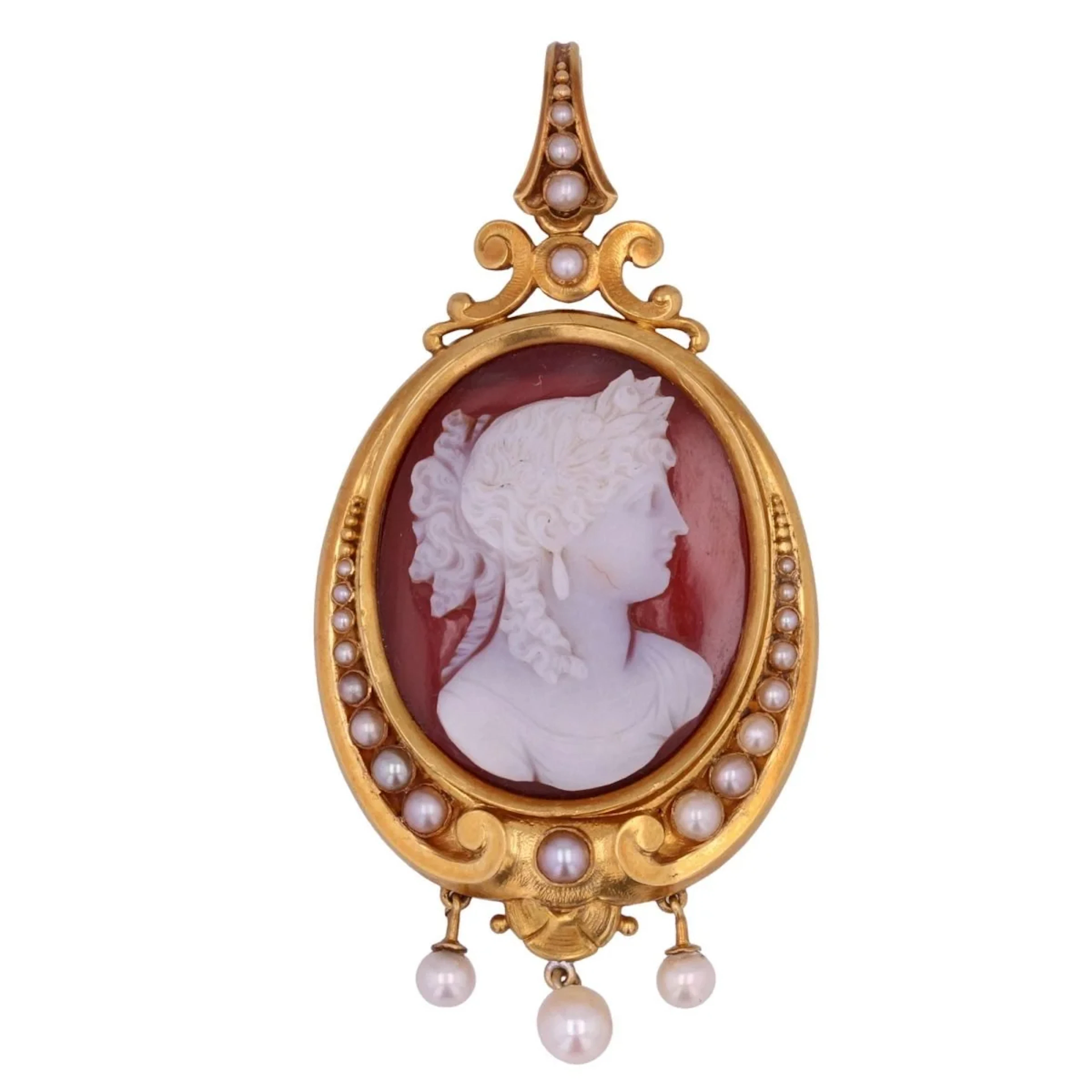 Pendant in yellow gold, chalcedony and pearls