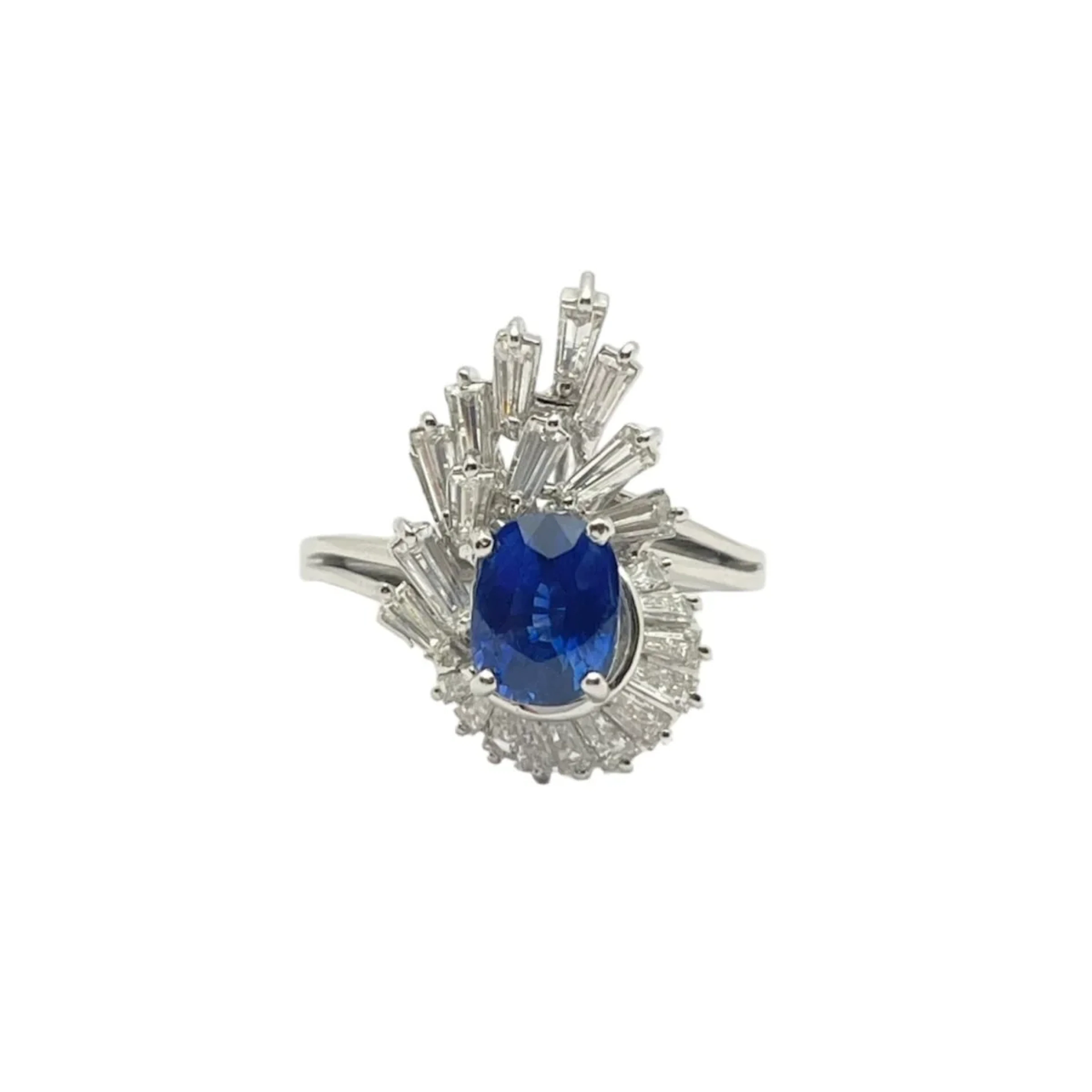 Ring in 18KT gold with natural sapphire ct 2.00 and diamonds, CISGEM-certified.