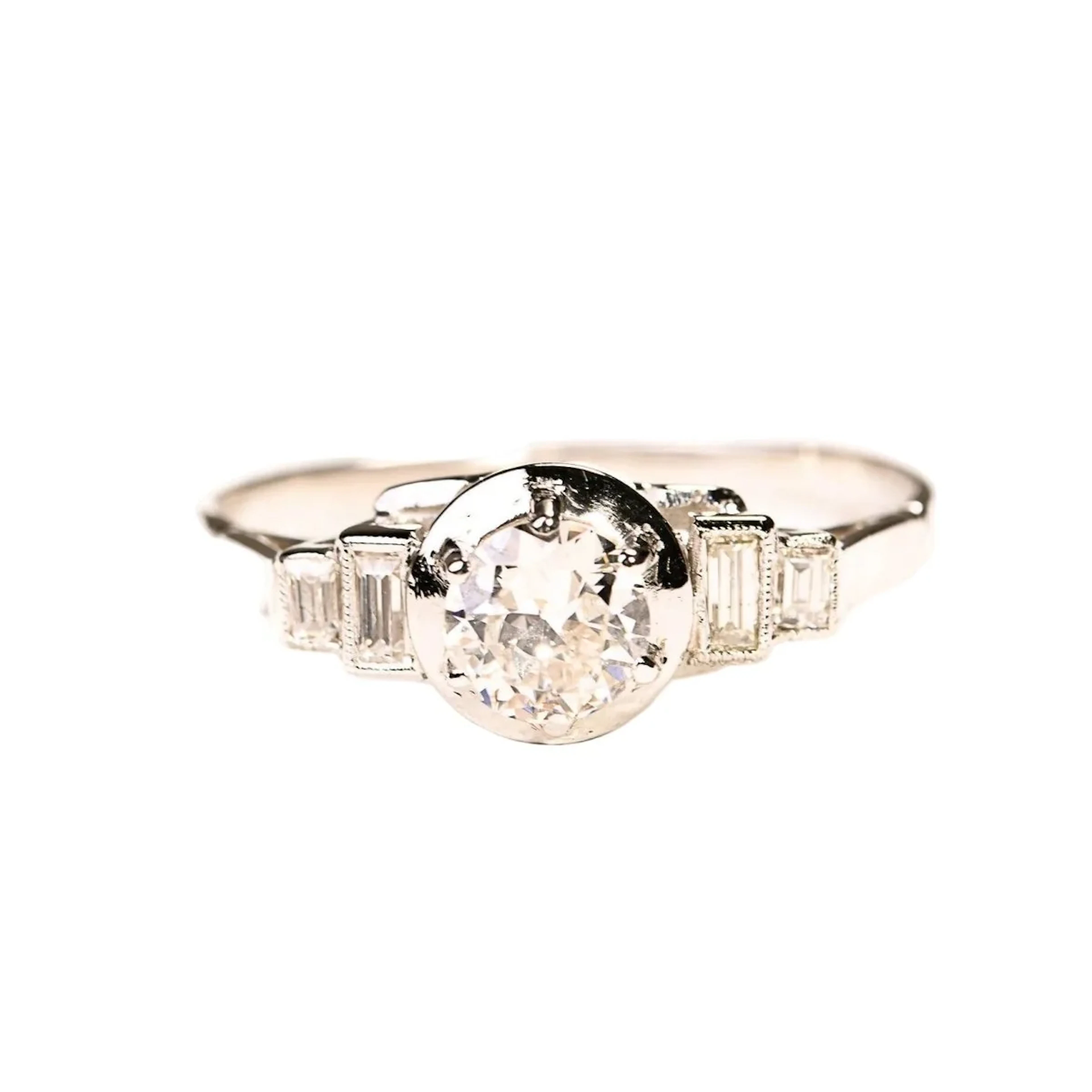 Solitaire ring in platinum and diamonds