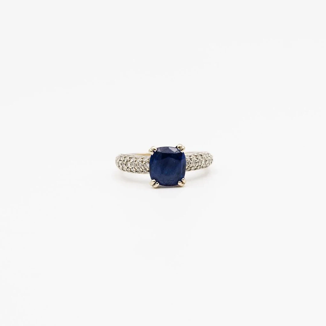 Solitaire Ring in White gold, Sapphire and Diamonds