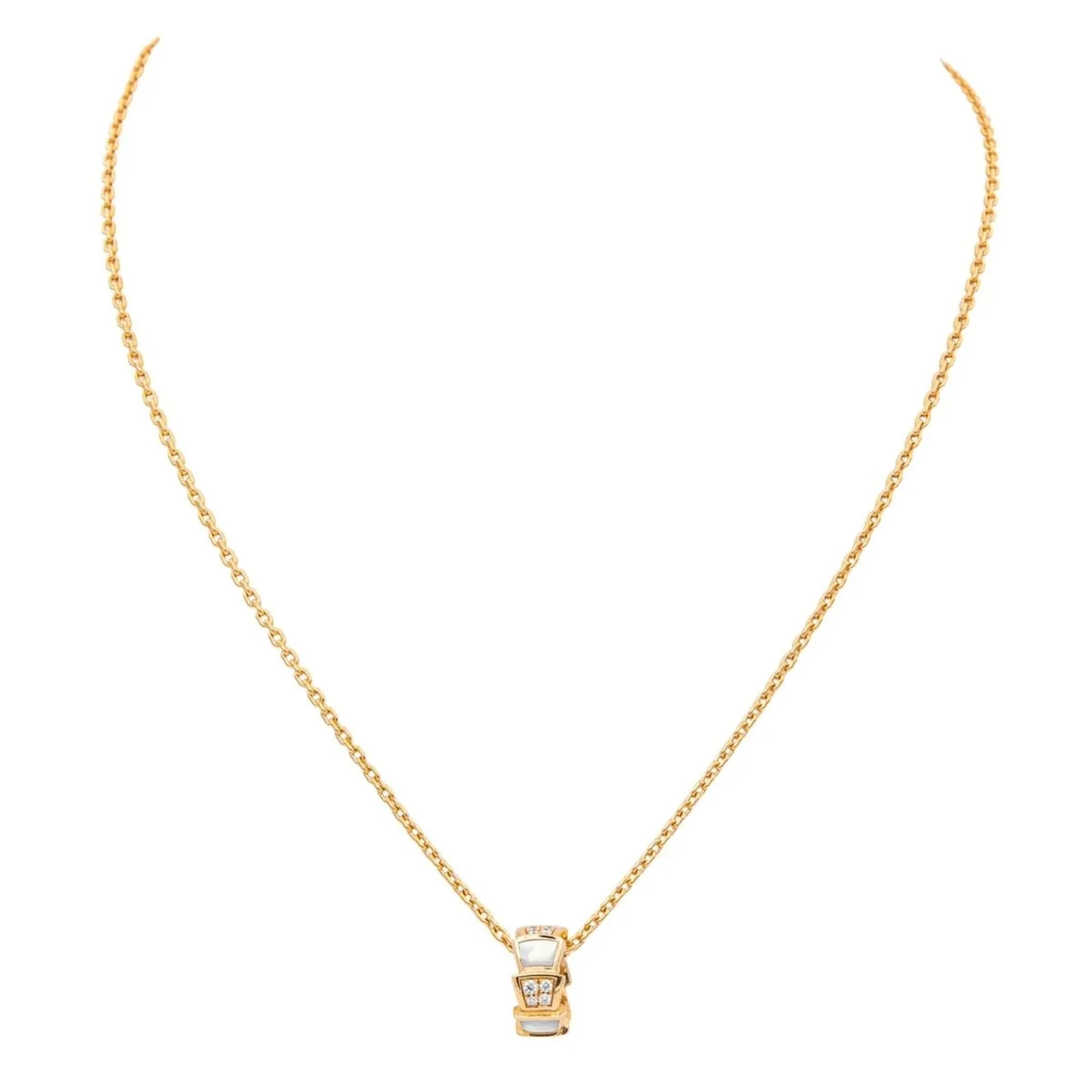 Collier BULGARI "Vipère" en or rose, nacre et diamants