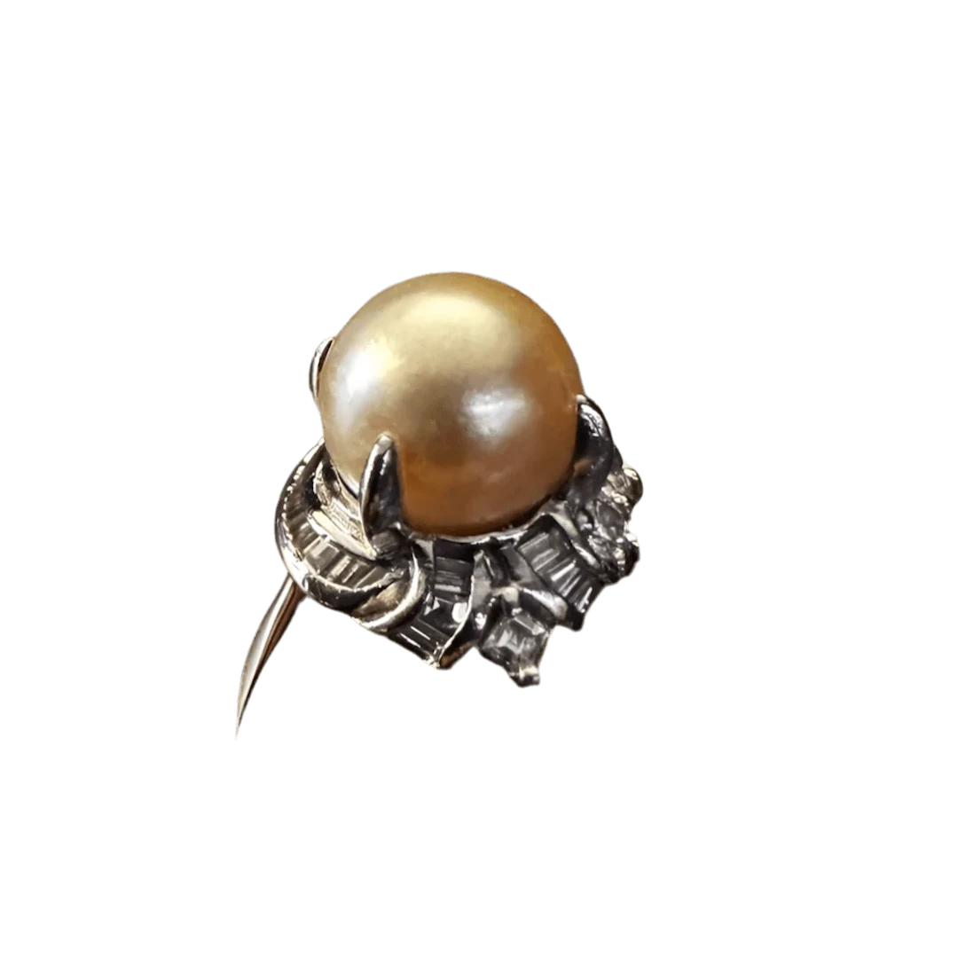 Ring Solitaire in paltinium, pearl and diamonds