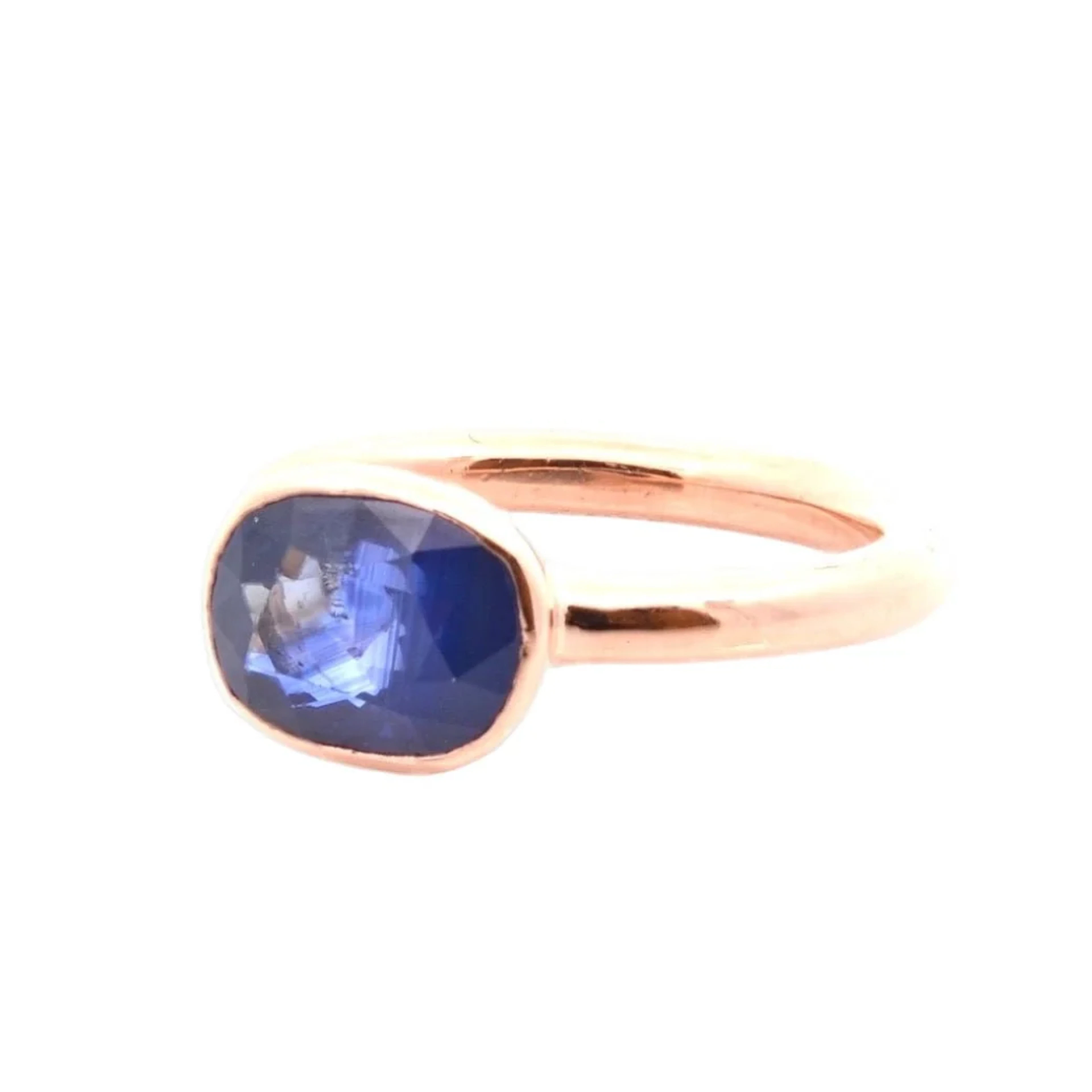 Solitaire ring in yellow gold and sapphire
